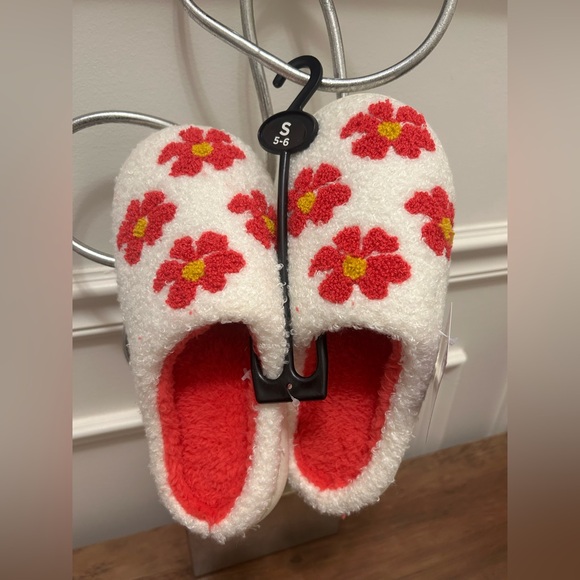 Shoes - Floral Red and White Slippers